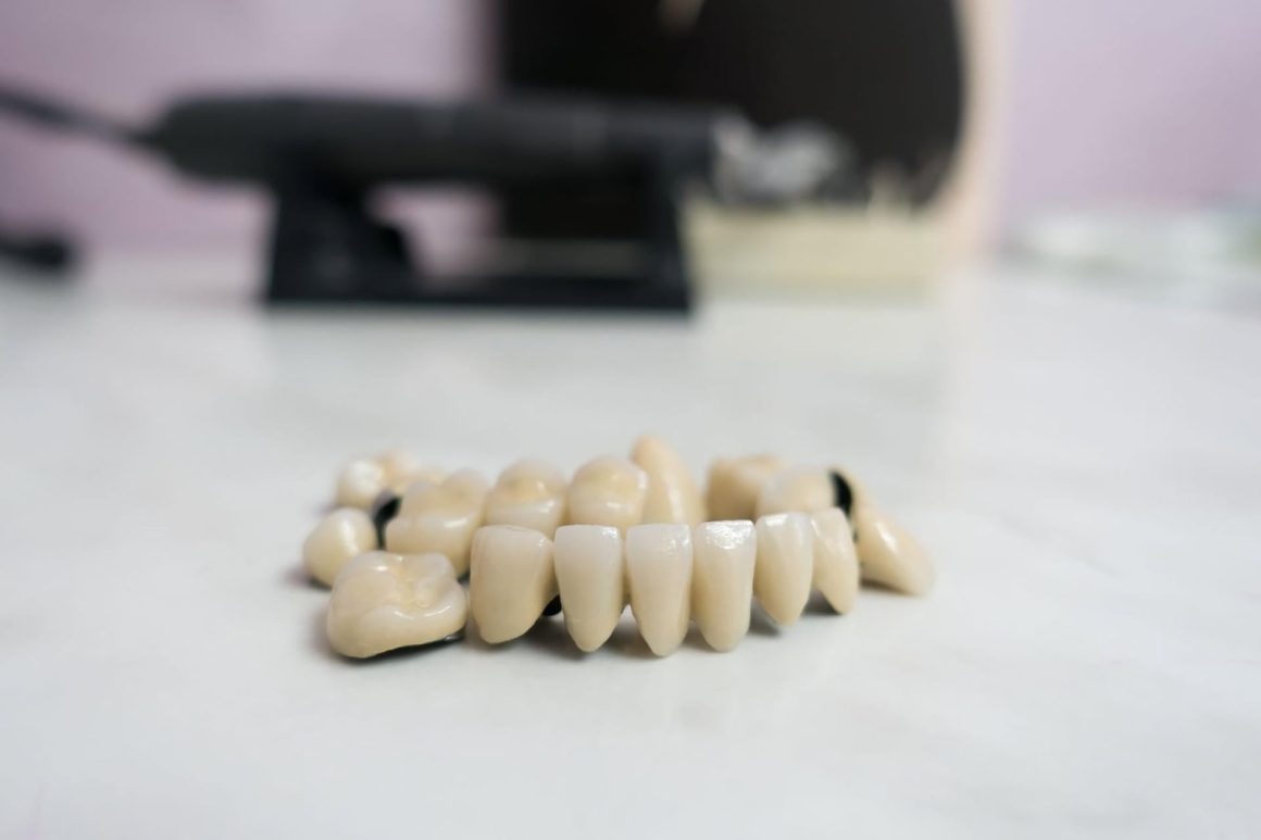 Zirconium all-ceramic crown